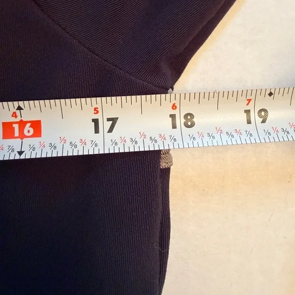 Nike Dri Fit Women’s Size Medium Black Embroidered Track Running Gym Jacket - Picture 8 of 9